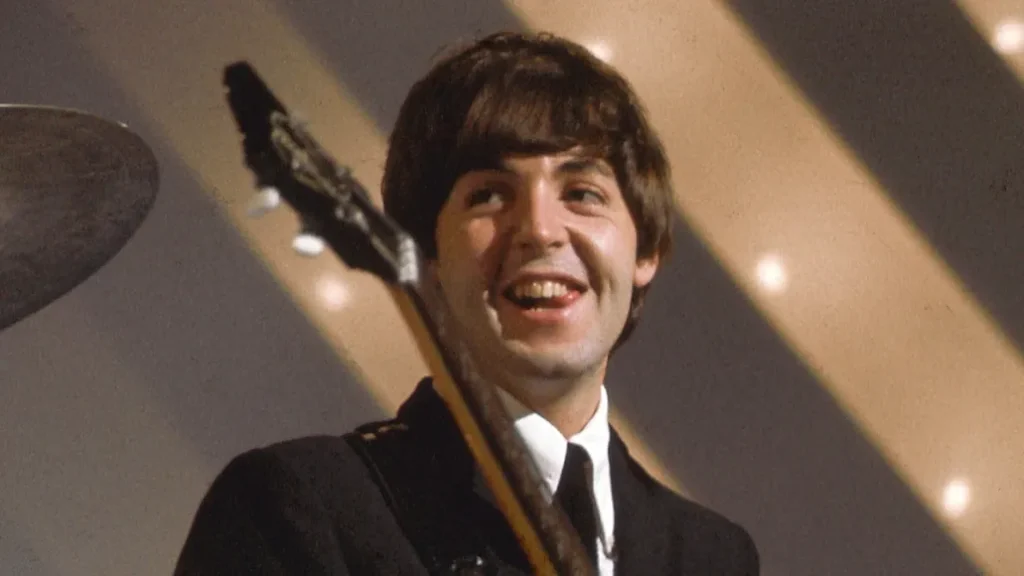 Paul McCartney é um daqueles artistas que é tão bom que chega a ser abstrato. Como alguns  apontaram em voz alta , ele pode não ser o baixista mais tecnicamente habilidoso que já apareceu no pop e no rock, abrindo caminho para cima e para baixo no braço, mas ele não precisava ser. 