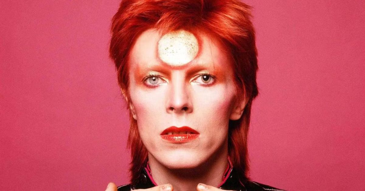 David Bowie, nome artístico de David Robert Jones, foi um cantor, compositor, ator e produtor musical britânico.